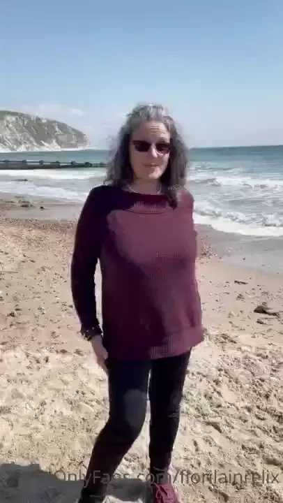 Had a lovely day in the beach have a lovely weekend guys going to bed 