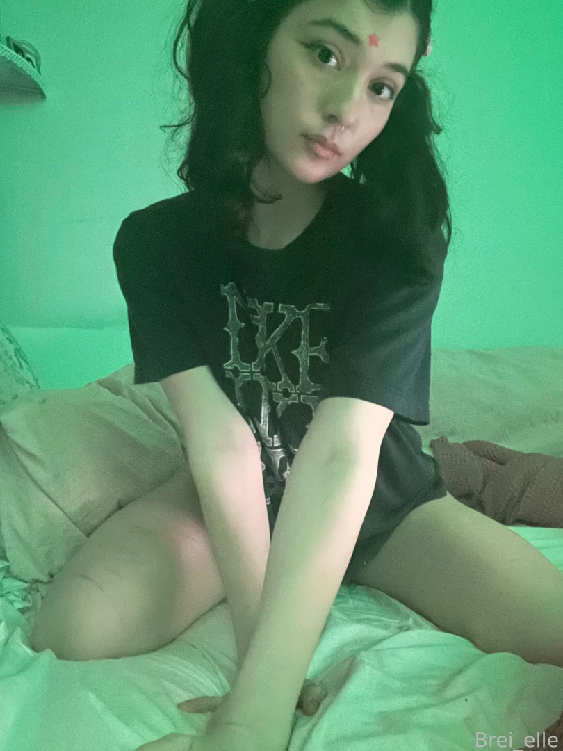 Living in an all-green tv static dream can u keep me company part 1 