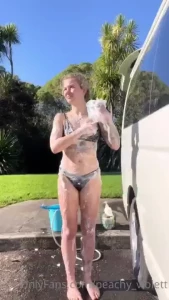 Cheeky little outdoor shower in the sun this morning as soon as the