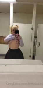 Meat me in the rave bathroom i m a hoot