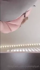 Happy monday here s a lil upskirt moment for all my horny daddies