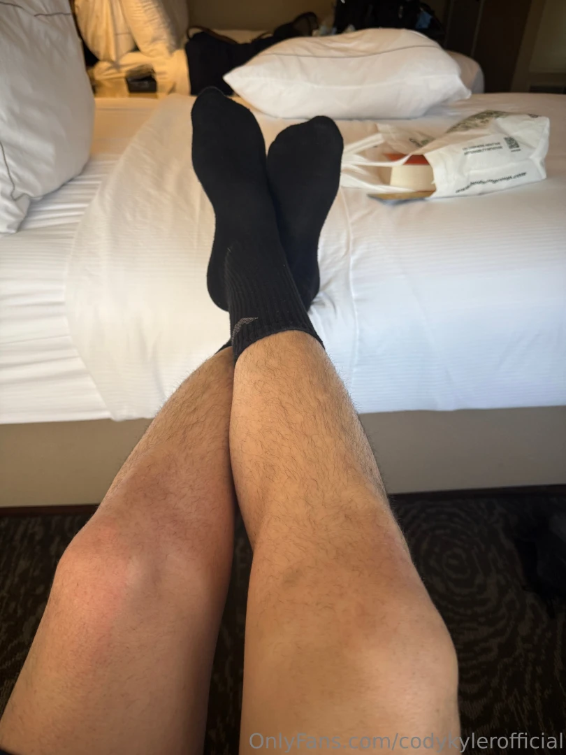 Damn i miss you boys worshipping my feet after a long day at work 