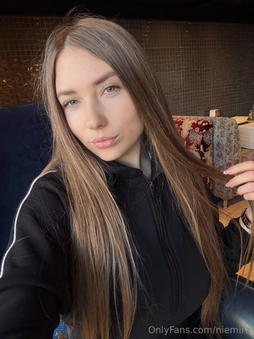 Could you resist looking into my eyes 