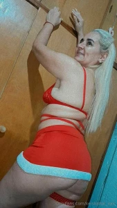 I take off my clothes for a tip do you want to see me naked