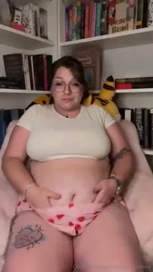 Trying to see how fast i can finish a beer and tons of belly play