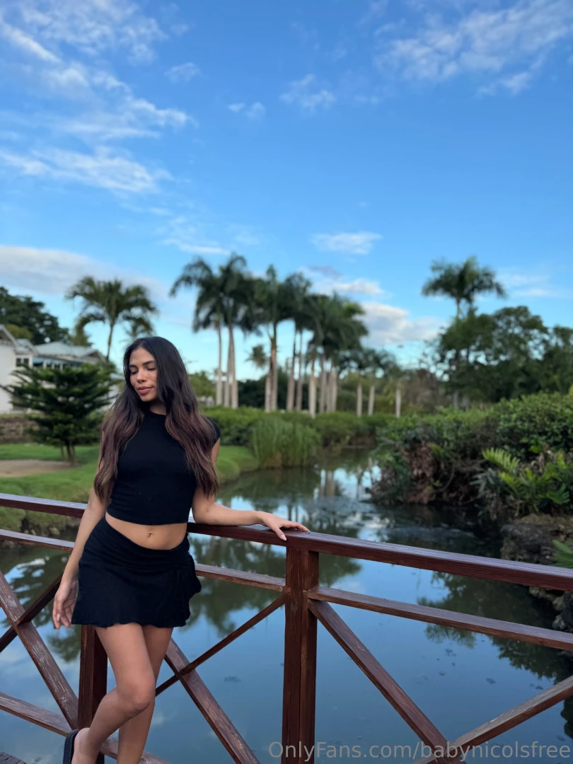 Your fav girl saying good night with a cute pic are you around 