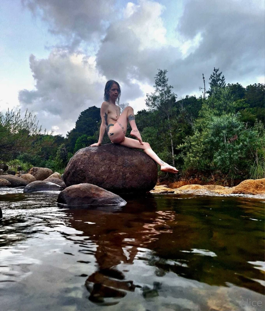 There was a sign saying beware of the eels they bite 