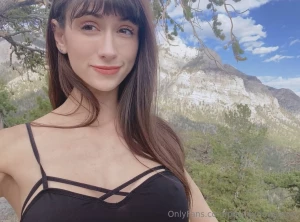 Just a horny hiker on her way to go orgasm blissfully in nature