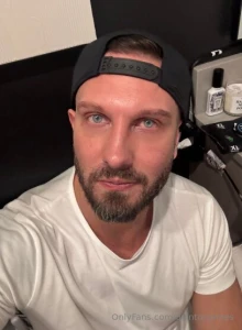 Tell me your top kink right now in the dm