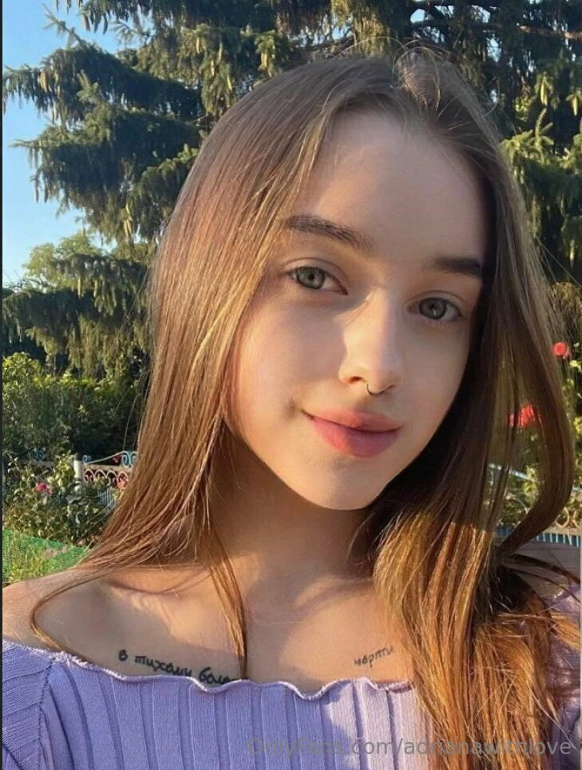 A naughty girl florentinarivera wants to play with your cock if you 