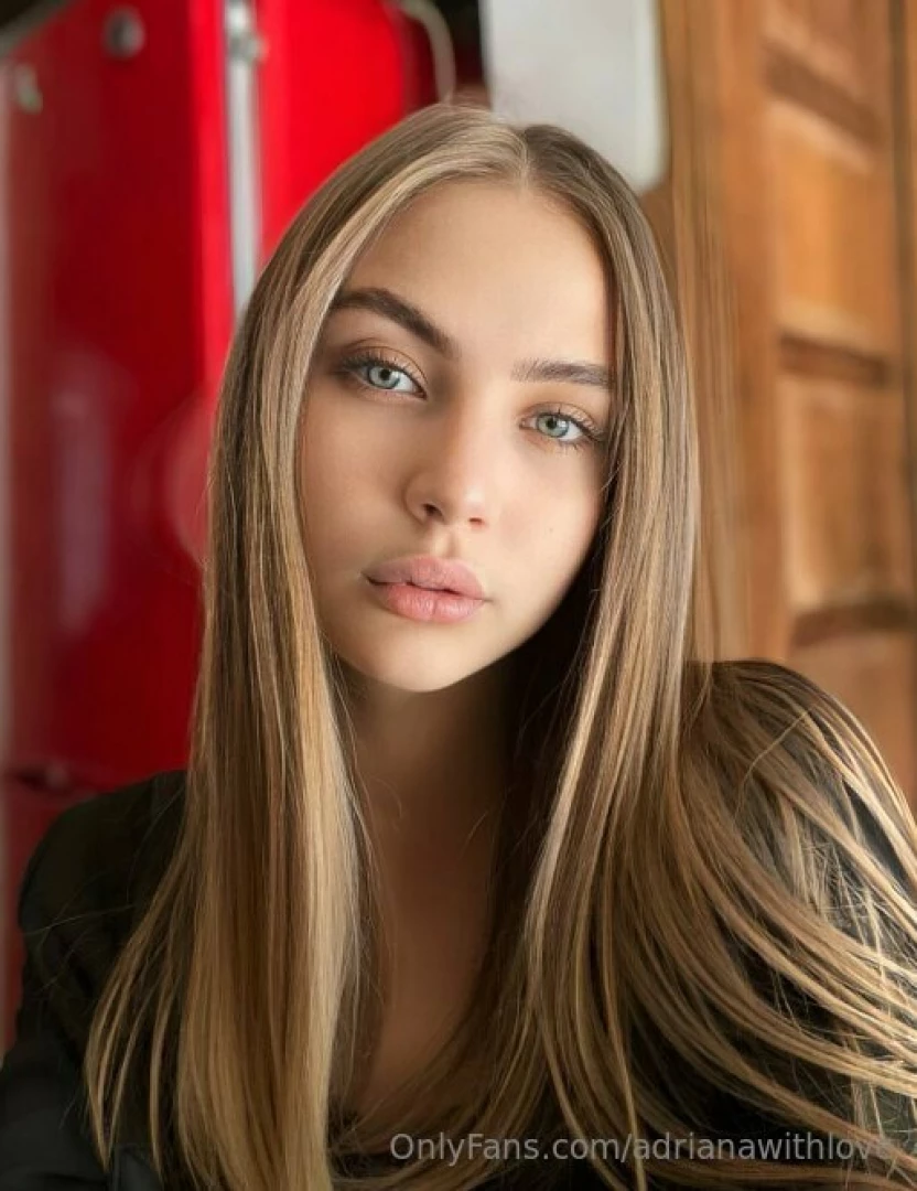 Free you want to see her ameliaskinny tearing her pussy with her 