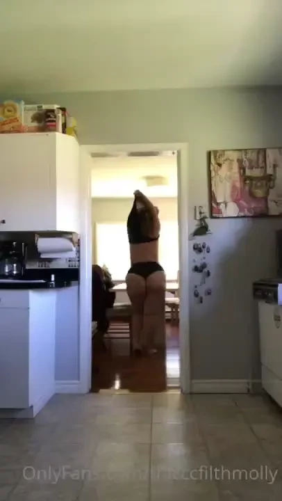 Loads of booty worship in this full video since i missed last friday 