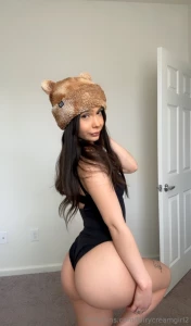 My feed s a tease but my dms sinful daddyyy