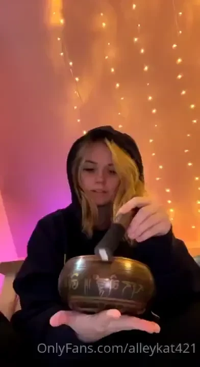 Hi guys i got this cool thingy at a hippy store 