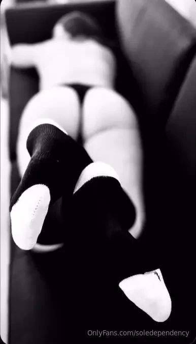 Did you know you can pick my outfit for private sessions want a sneak 