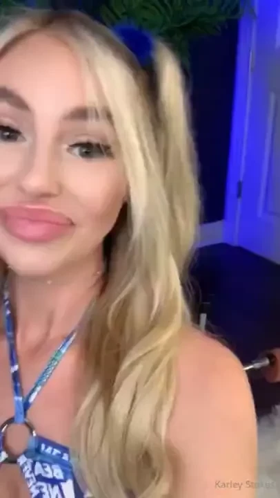 Wanna control my toys and make me cum live show starts at 8 pm est 