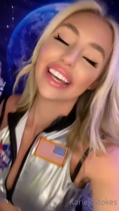 karleystokes - Live show tonight at 6 