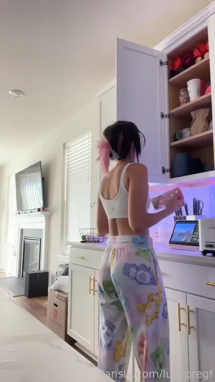 Did not realize this is how my butt looks in these pants 