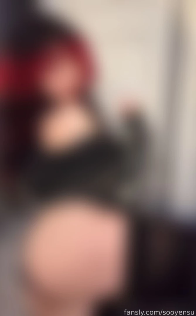 Trying to decide what to order d pls choose for me 