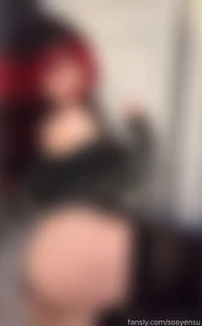 Trying to decide what to order d pls choose for me