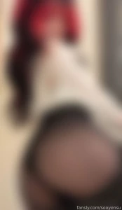 Unripped stockings o o