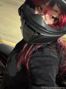 Not sexy or cute i just rlly like this pic lol