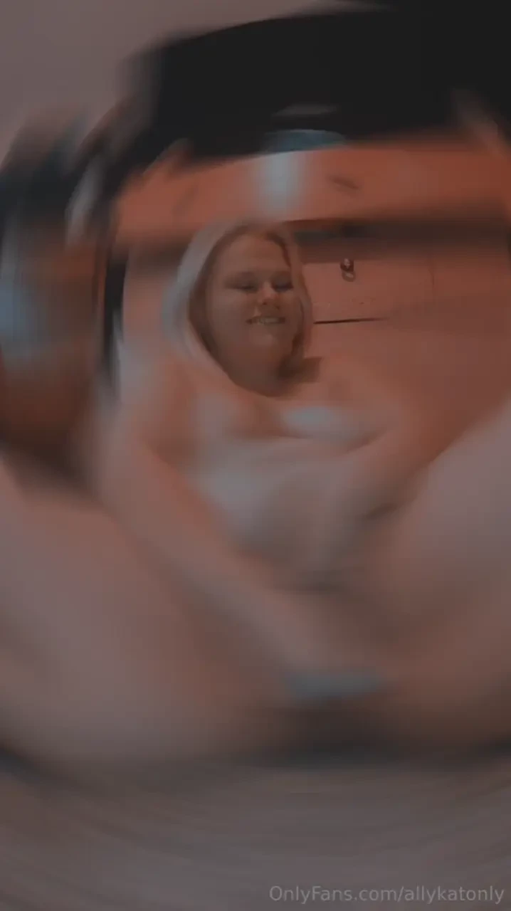 Hey come play with me watch me touch my body and play with myself then 