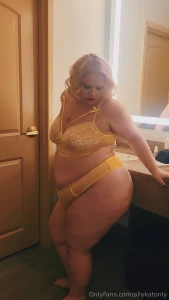 My curves your delight