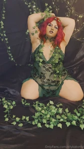 Happy st patricks day come over to my vip page to see ivy strip down