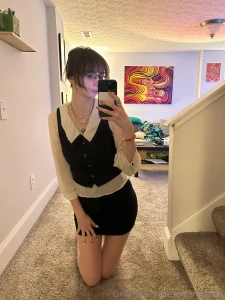 Hey yall wanna see some booty boobah and feet also a really cool see part 1