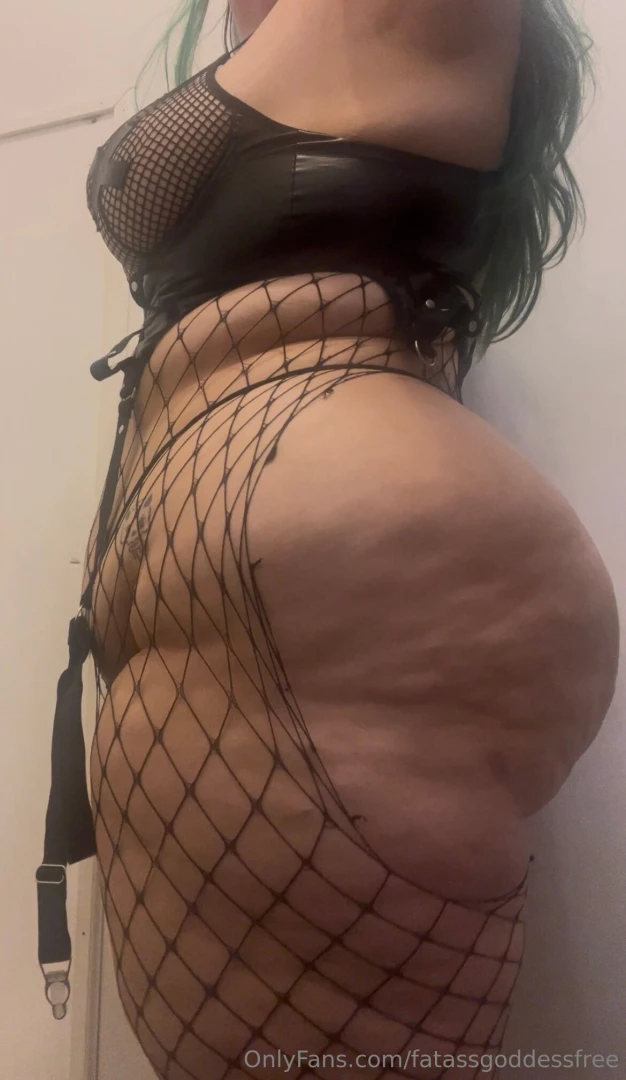 Like my outfit wanna see my big titties and fat ass shake in it part 2 