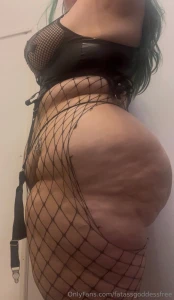 Like my outfit wanna see my big titties and fat ass shake in it part 2
