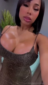 Ending the year on a high note with some sexy holiday vibes cheers