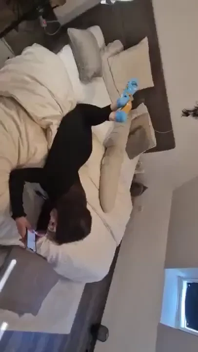 New footjob lasting over 13 minutes this time i make him come with my 