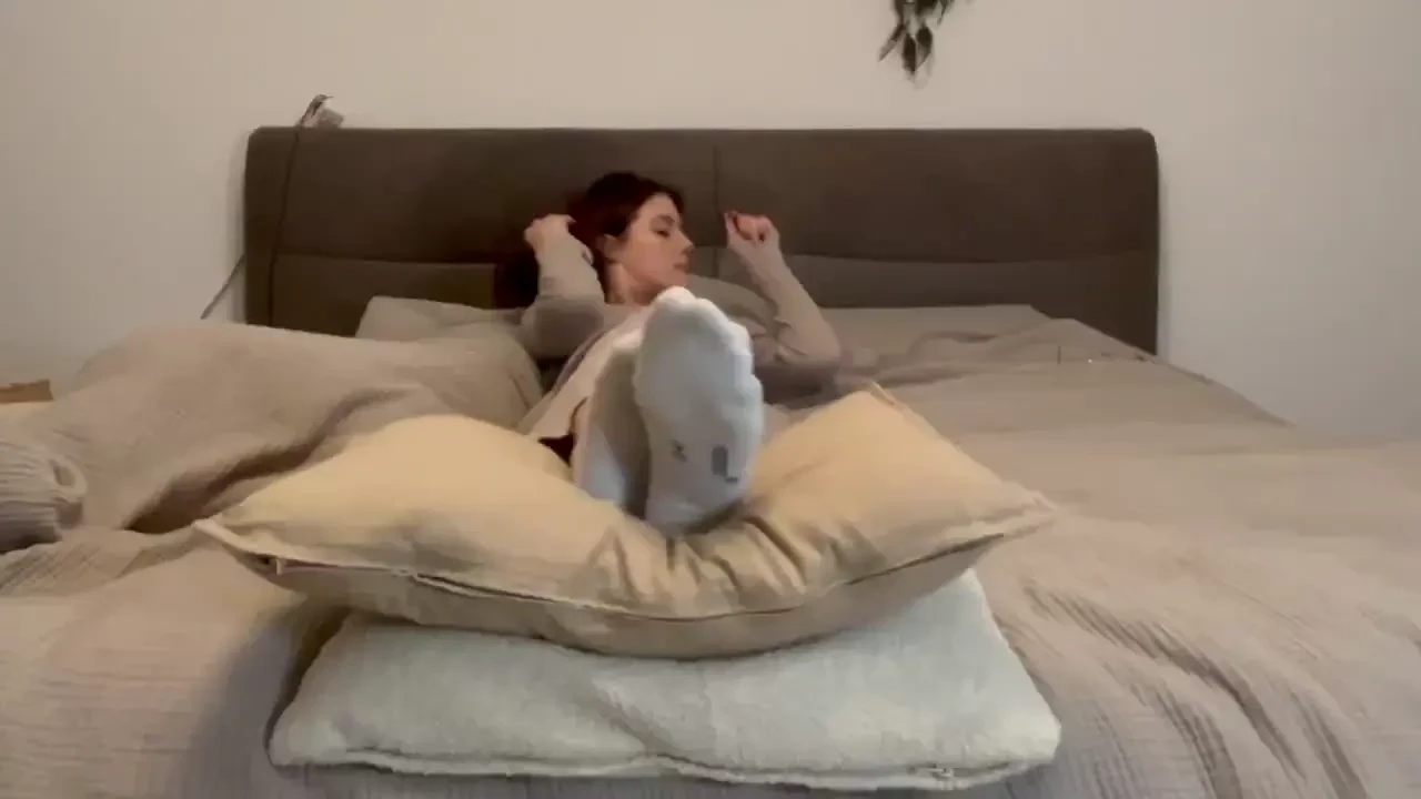 Hey lads new feet licking video today i start with a little closeup he 