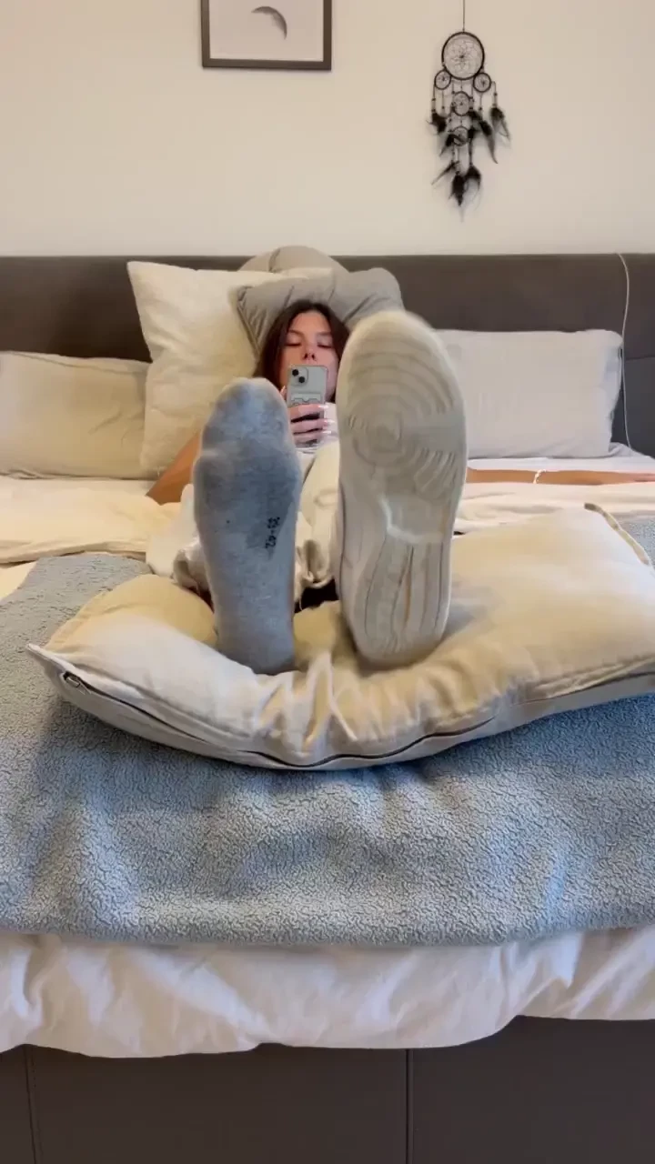 Feet ignore video today hope your weekend was good 