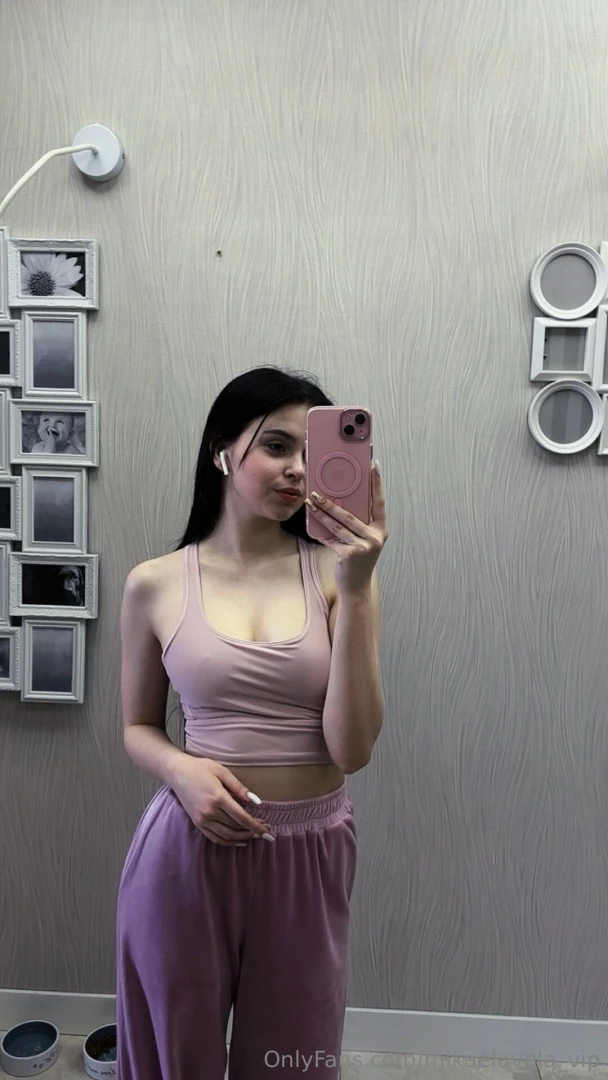 The photo is for you honey i m smiling so you should smile too 