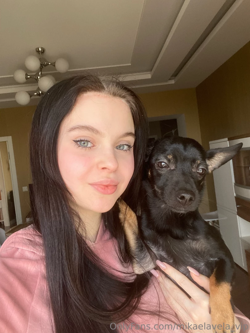 Look at these two cute little puppies 