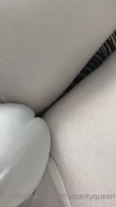 The show starts with squirting in white leggings and finishes with 