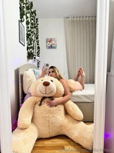 I looove him anyone else who love to cuddle part 1