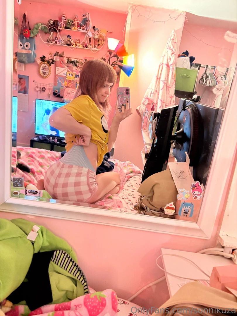 I can t wear panties with these shorts or else everyone can see them 