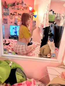 I can t wear panties with these shorts or else everyone can see them part 1