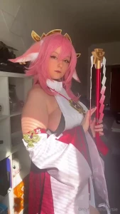 Nafotila jsem v era 3 outfity spicy yae miko yae v ofiko cosplayi maid