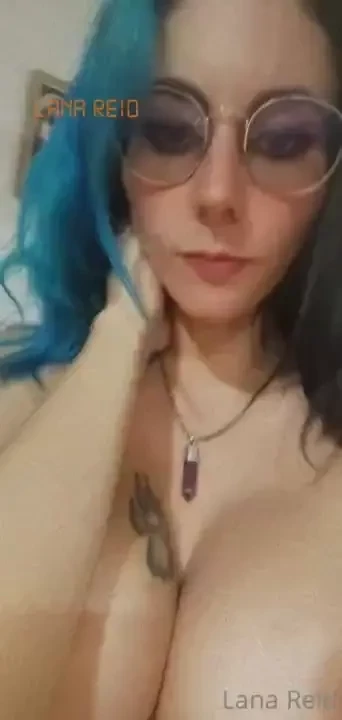 Hi there i m officially back from vacation so expect hot cosplay part 2 
