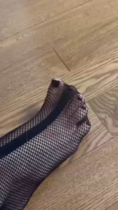 Black nail polish yes or no 