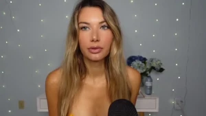 Asmr girlfriend kisses are sticky
