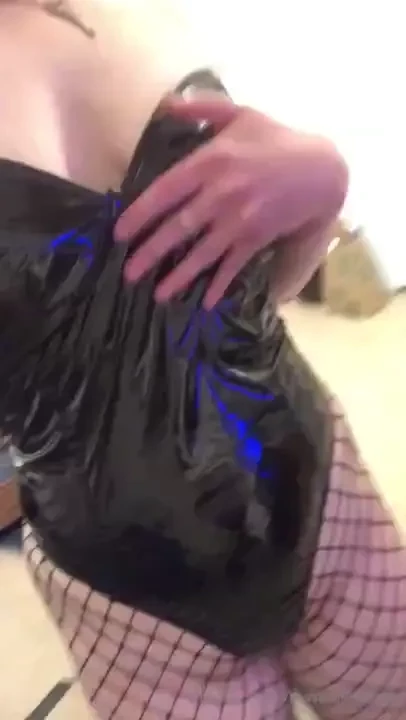 Does seeing a key around my neck turn you on who s caged rn 