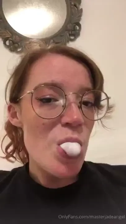 I wanna feed you my gum 