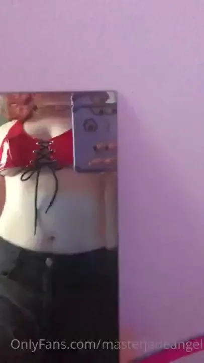 I love this latex bra 