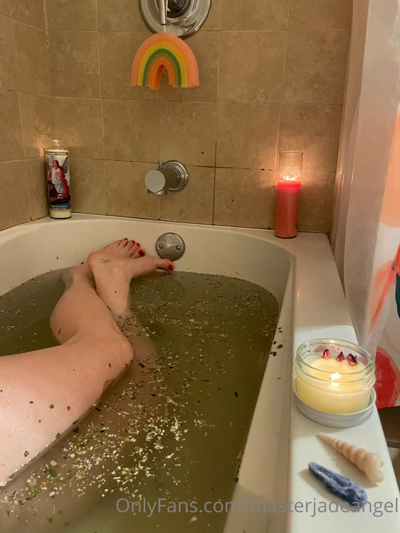 I d love a sub to worship my feet while i relax in the bath part 1 